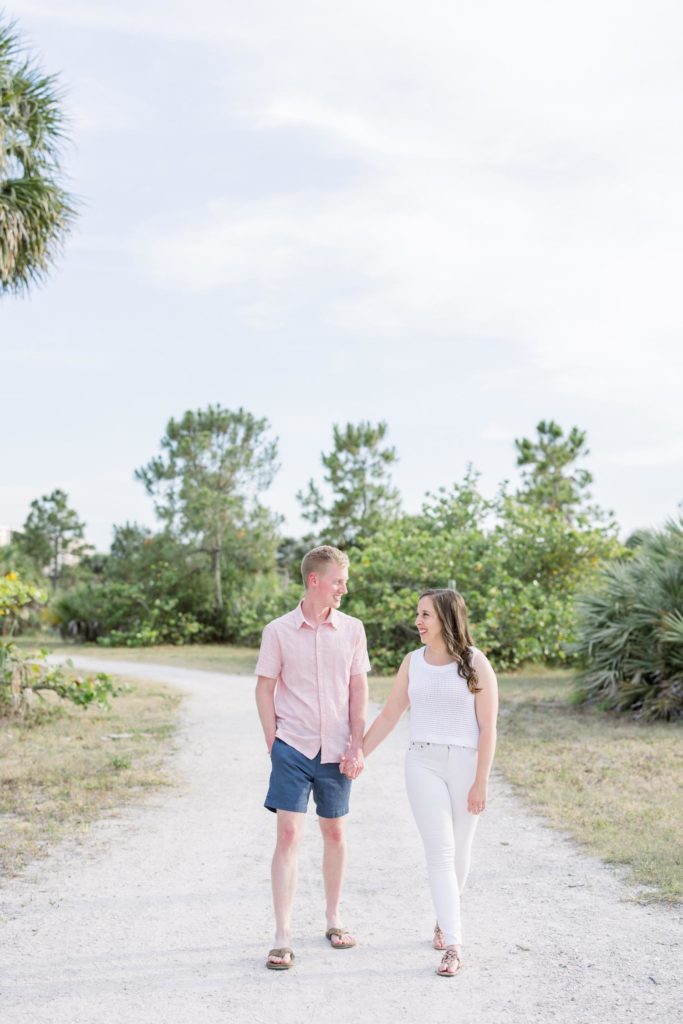 Three reasons why to schedule couples photoshoots with Jommy Photography in Florida. why do a couples shoot #JommyPhotography #JommyCouples #FloridaCouplesPhotography #ProfessionalPhotographer #beachphotographer #couples #romanticcouples