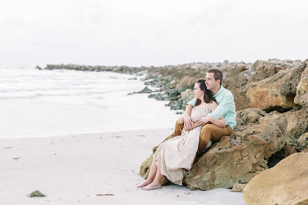 How to pick your engagement outfits by Jommy Photography for the Florida Beach. beach photography inspiration #JommyPhotography #JommyEngagements #BeachEngagements #FloridaEngagements #FloridaBeachEngagement #ClearwaterFlorida #EngagementPhotographer
