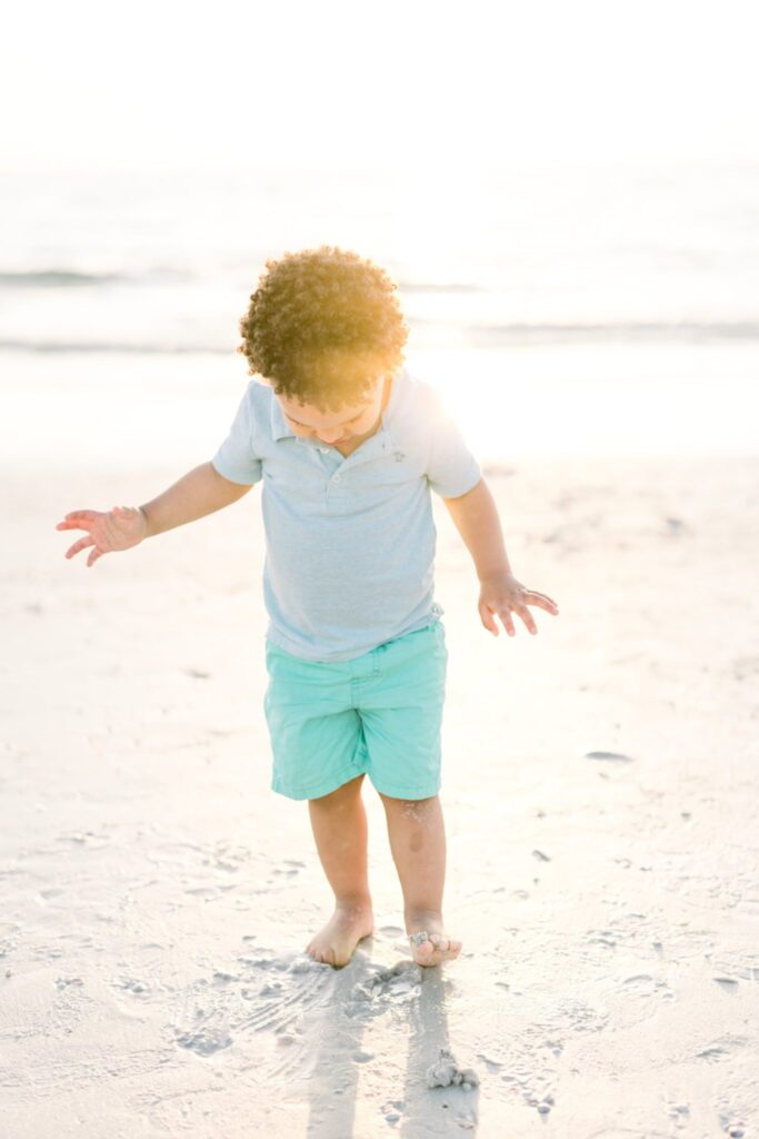 Florida family beach photographer Jommy PHotography gives ideas about what to wear. outfit inspiration #JommyPhotography #JommyFamilies #BeachFamilyPhotos #FloridaFamilyPortraits #FloridaBeachPortraits #ClearwaterFlorida #FamilyPhotographer
